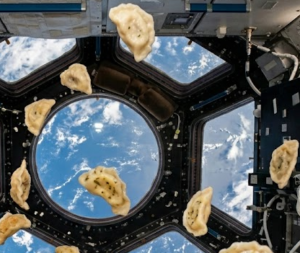 Co jedzą astronauci? Życie przy stole na Międzynarodowej Stacji Kosmicznej